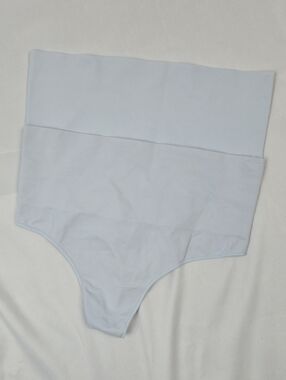 Spanx Everyday Shaping Panties Medium